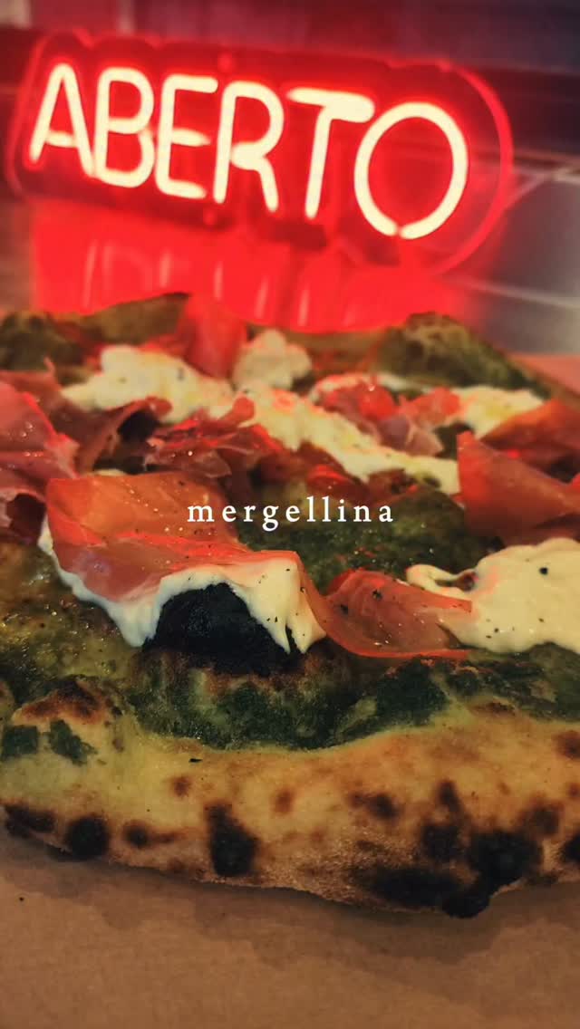 Mergellina - Pesto, stracciatella, prosciutto e tomate confit.